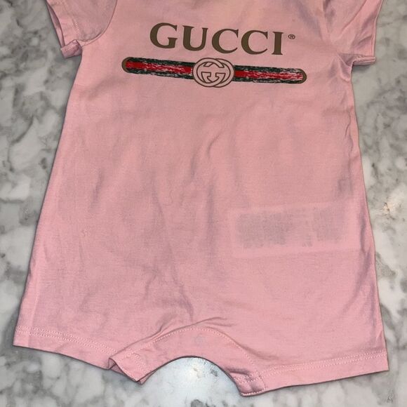GUCCI PINK LOGO 3 PIECE BABYSUIT GIFT SET 3/6M - Picture 9 of 15